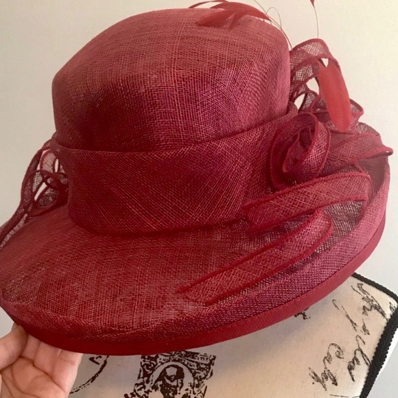 Red Derby Hat w/ Feathers🐎 - Picture 2 of 8